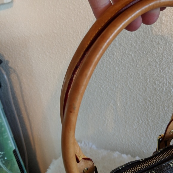 DB Signature Shoulder Bag With Eyeglass Pouch - Picture 4 of 7